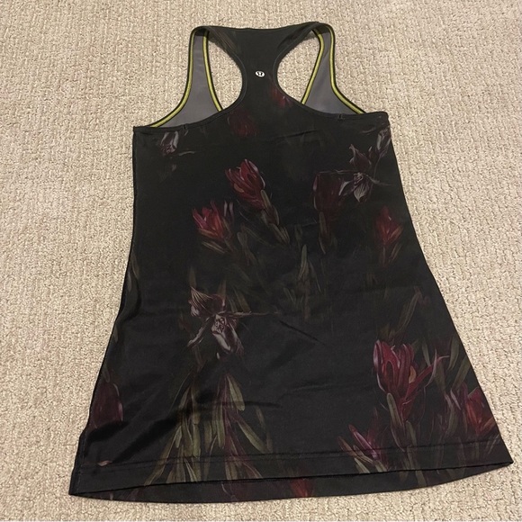 NWOT lululemon reversible tank top- size 6 - Picture 2 of 3